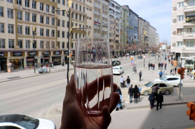 Uzmanı Uyardı, İftarla Sahur Arası 12 Bardak Su Tüketmeliyiz