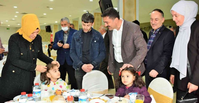 Kırıkkale’de Yetim Çocuklara İftar Verildi