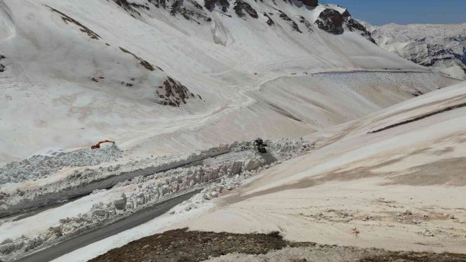 Van-bahçesaray Yolu Ulaşıma Açıldı