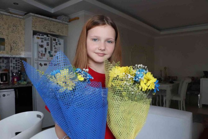 Samsunlu Aile Savaş Mağduru Anne Ve Kızına Evlerinin Kapılarını Açtı