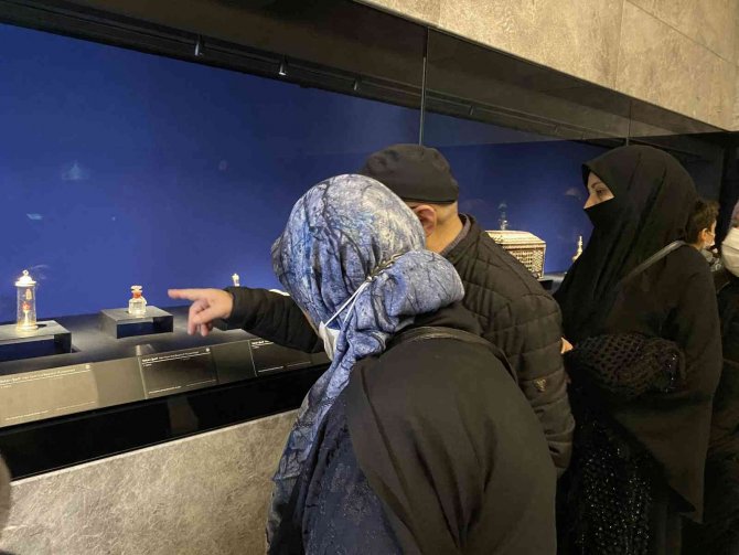 İ̇slam Medeniyetleri Müzesi’nde Kutsal Emanetlere Yoğun İlgi