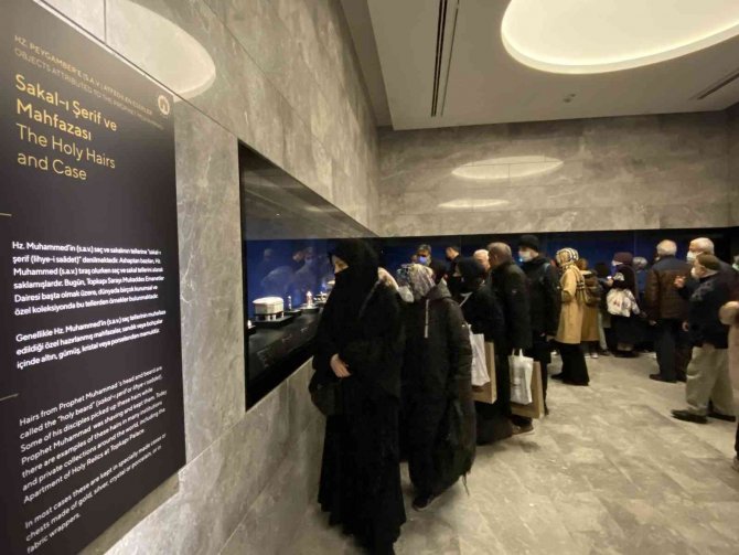 İ̇slam Medeniyetleri Müzesi’nde Kutsal Emanetlere Yoğun İlgi