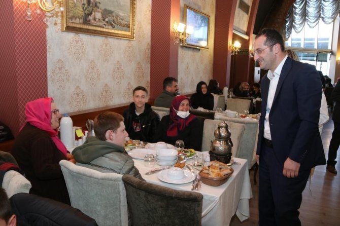 Başkan Ekim Yetim Çocuklarla Buluştu