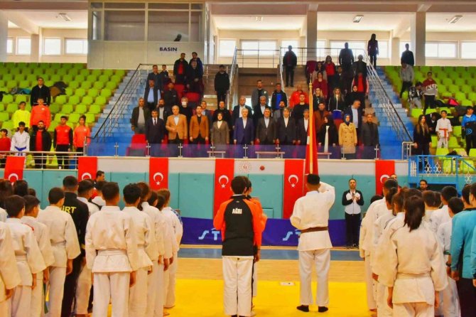 Analig Judo Yarı Finalleri Elazığ’da Sürüyor