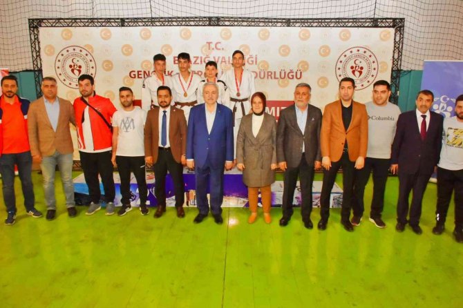 Analig Judo Yarı Finalleri Elazığ’da Sürüyor