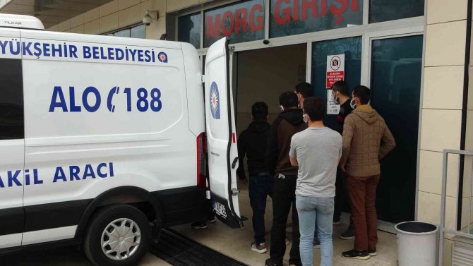 Kamyonun Altında Can Veren Küçük Kızın Cenazesi Gözyaşları Arasında Teslim Alındı