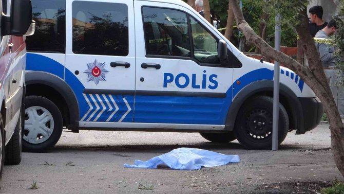 Kamyonun Altında Can Veren Küçük Kızın Cenazesi Gözyaşları Arasında Teslim Alındı