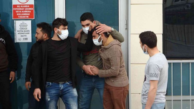 Kamyonun Altında Can Veren Küçük Kızın Cenazesi Gözyaşları Arasında Teslim Alındı