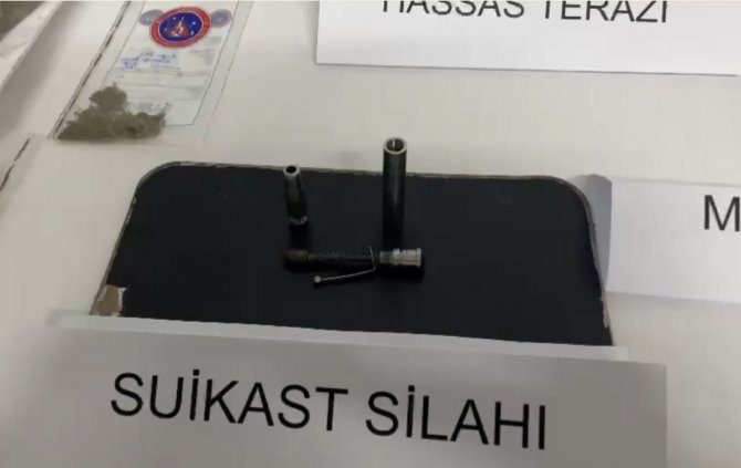 Uyuşturucu Tacirlerinin Üzerinde Suikast Tabancası Ele Geçirildi