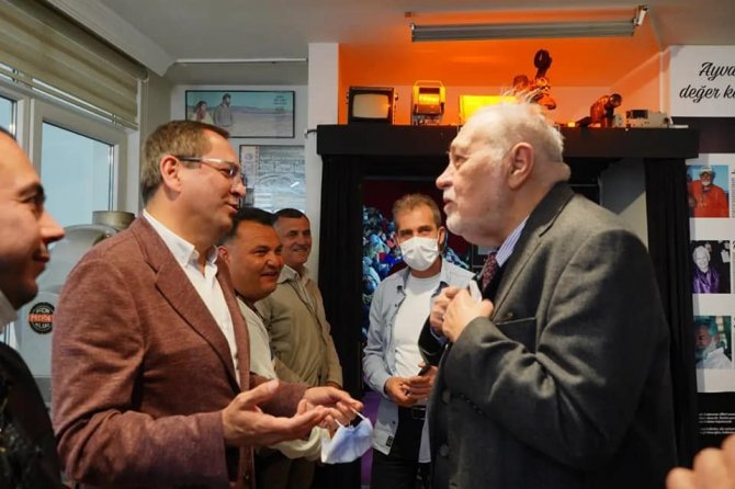 Prof. Dr. İ̇lber Ortaylı’nın “Köy Enstitülerinin Tarihsel Süreci” Söyleşisine Yoğun İlgi