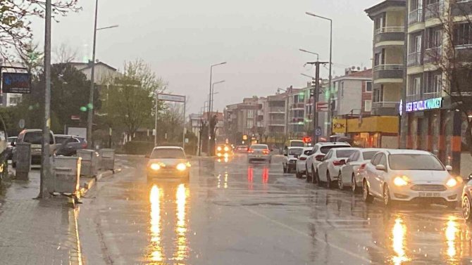 Balıkesir’de Hafta Sonu Beklenen Sağanak Yağış Etkili Oldu