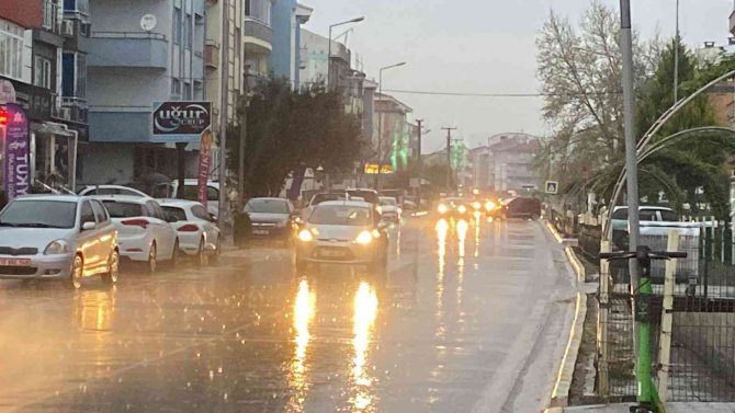 Balıkesir’de Hafta Sonu Beklenen Sağanak Yağış Etkili Oldu