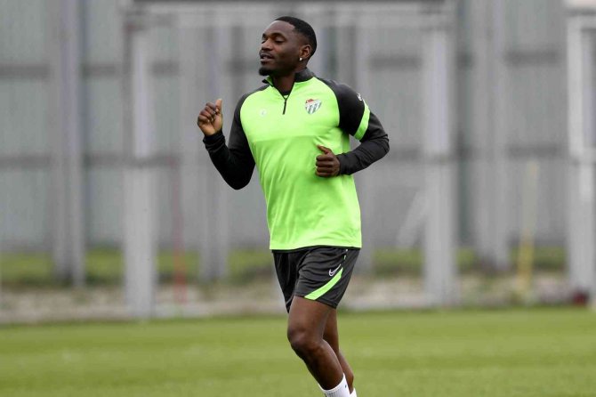 Bursaspor’da Kadro Dışı Kalan Bifouma’dan Açıklama Geldi