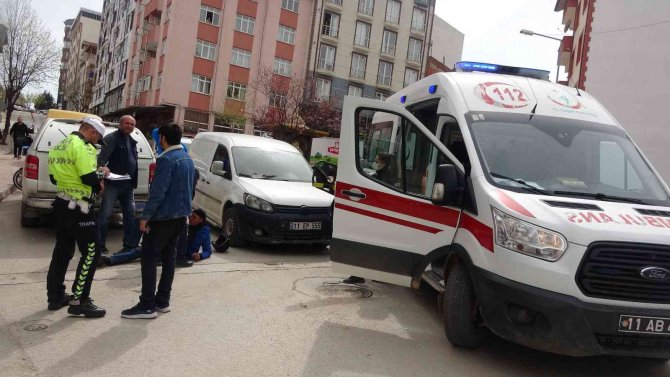 Ters Şeritten Gelen Araç Motosiklete Çarptı
