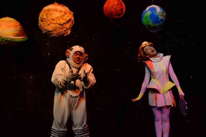 Çocuklar ’Enos Ve İ̇o’yu Hayranlıkla İzledi