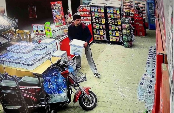 Ramazan Kolisini Çalan Şahıs Kamerada