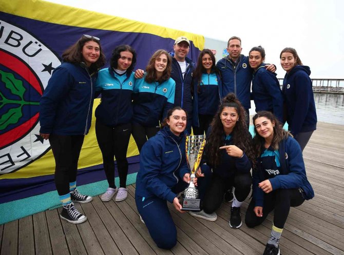 Kürekte Fenerbahçe, Kadınlarda Ve Erkeklerde Şampiyon