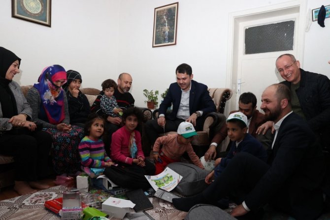 Bakan Kurum’dan Skolyoz Hastası Elif’e Destek