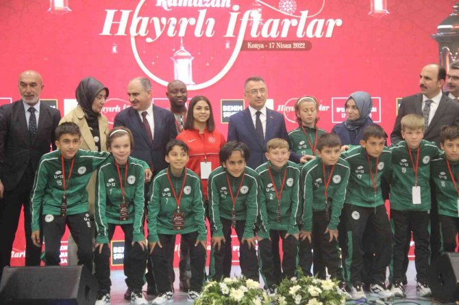 Cumhurbaşkanı Yardımcısı Oktay: “Her Türlü Ayrımcılığı Ve Dini Nefreti Reddediyor, Saldırıları Şiddetle Kınıyorum”