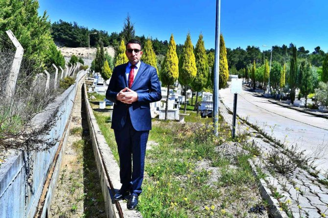 İ̇zmir’de Son 3 Ayda Mezarlıklara Verilen Zararın Faturası 250 Bin Lira