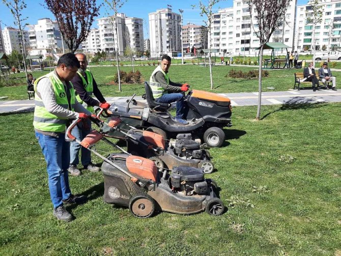 Bağlar Belediyesi’nin Çevre Düzenleme Çalışmaları Devam Ediyor