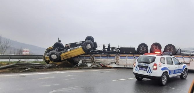 Tem’de Tır Takla Attı: 1 Yaralı