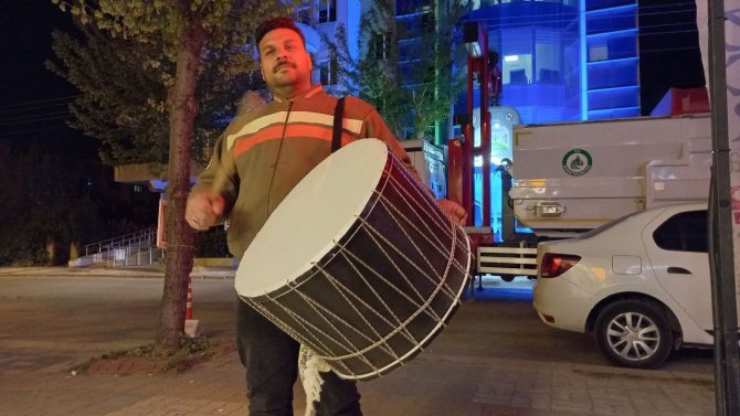 Ramazan Davulcuları İlk Bahşişlerini Topladı