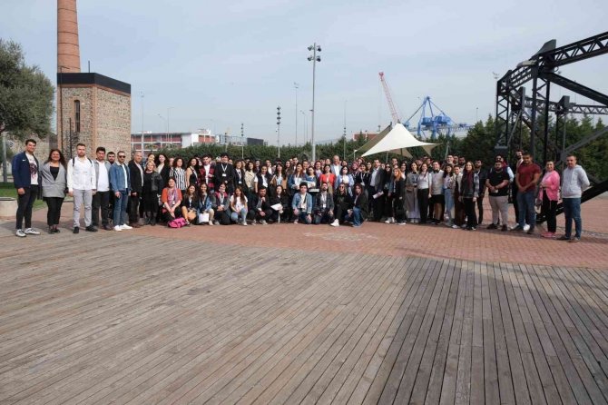 Üniversiteli Gönüllü Gençlerden Hayata Dokunan Proje