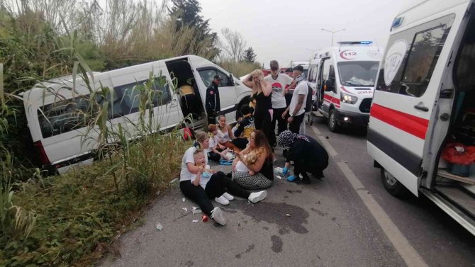 Turistleri Taşıyan Tur Minibüsü Şarampole Yuvarlandı: 13 Yaralı