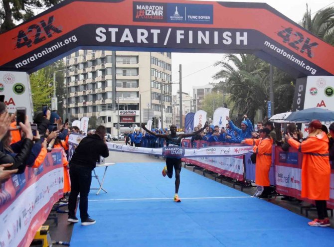Maraton İ̇zmir’de Yeniden Rekor Kırıldı
