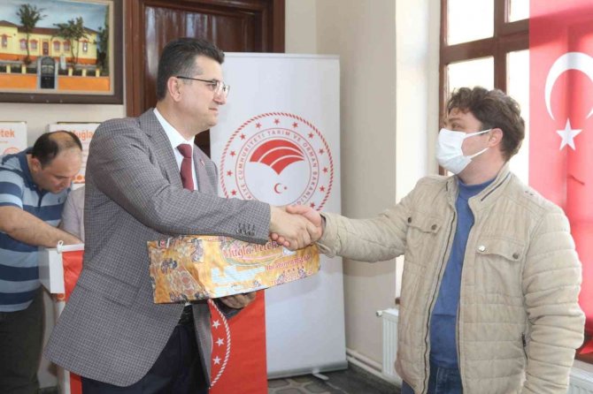 Kırklareli’nde 635 Kilogram Petek Dağıtıldı