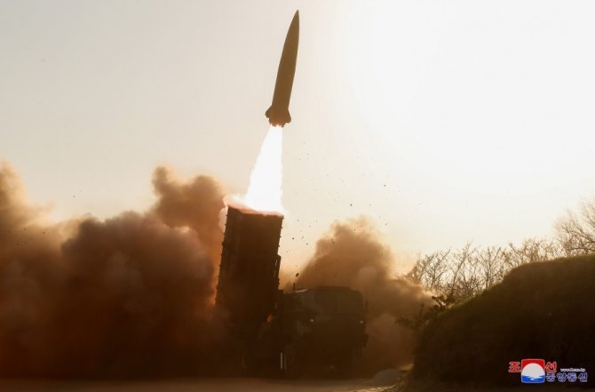 Kuzey Kore: "Kim Jong Un Gözetiminde Yeni Bir Füze Denemesi Gerçekleştirildi"