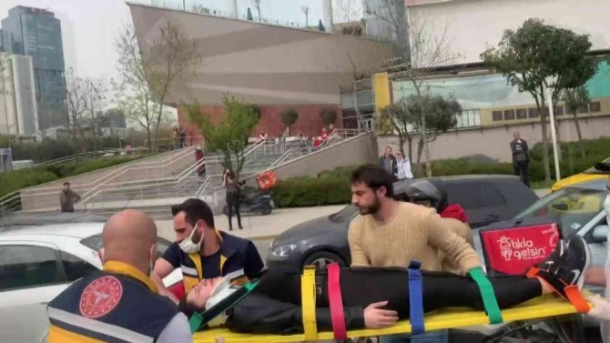 Maltepe’de İ̇ett Otobüsü Yolcu Dolu Minibüse Çarptı: 1 Yaralı