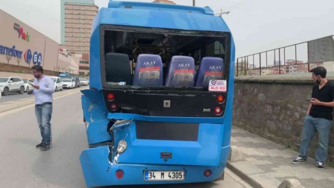 Maltepe’de İ̇ett Otobüsü Yolcu Dolu Minibüse Çarptı: 1 Yaralı