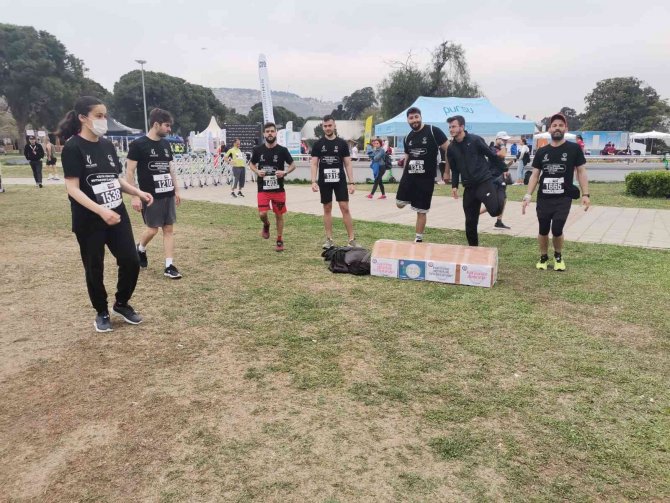 Maraton İ̇zmir’de Tabutla Koştu