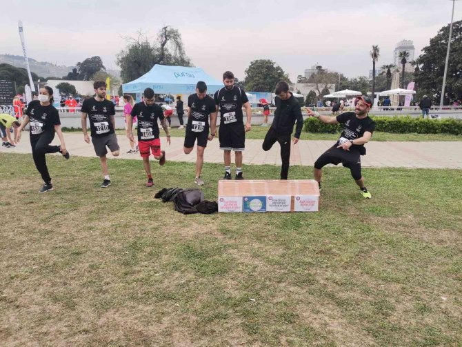 Maraton İ̇zmir’de Tabutla Koştu