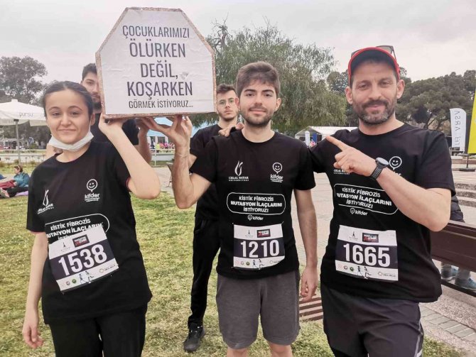 Maraton İ̇zmir’de Tabutla Koştu