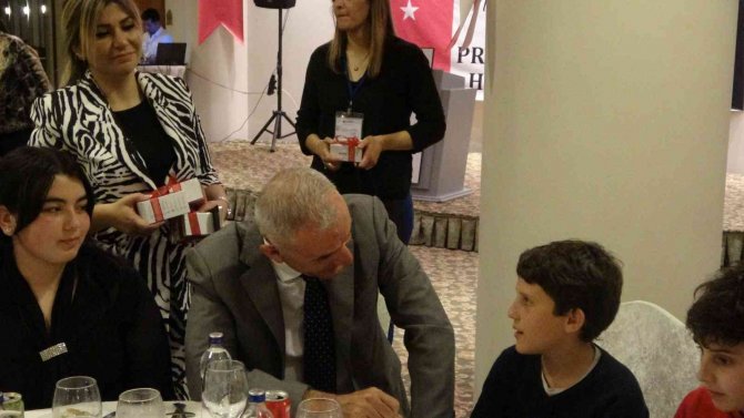 Marmaris Kaymakamı İftar Programında Çocukları Sevindirdi