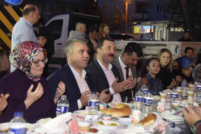 Mhp’den Altıeylül Sütlüce’de İftar