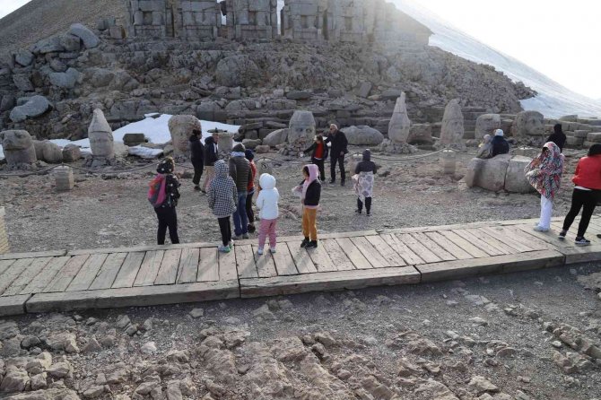Nemrut Dağı’nda Turizm Sezonu Açıldı