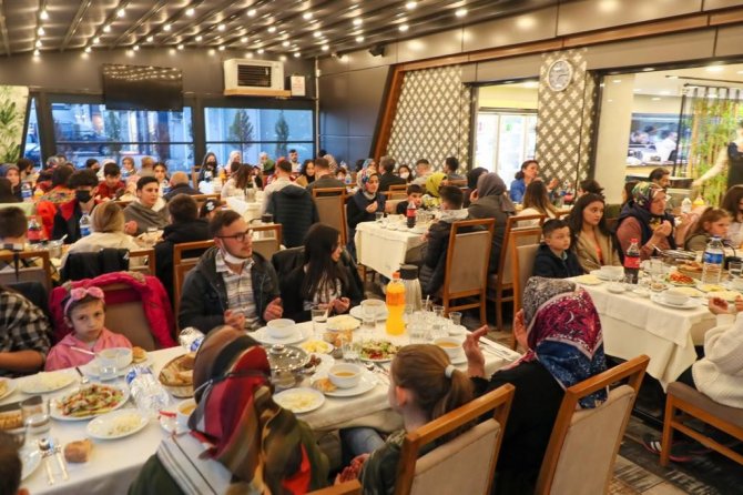 Yetim Ve Öksüz Çocuklar İle İftar Sofrasında Buluştu