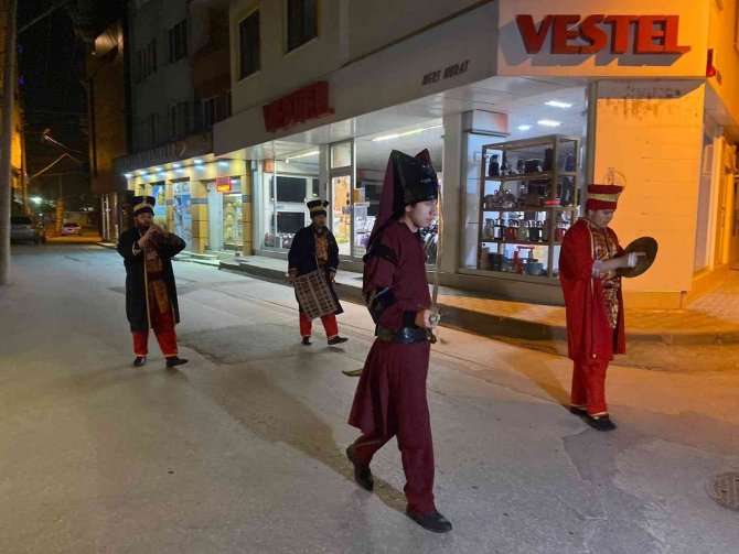 Sahurda Davul Yerine Mehteren Takımı Uyandırdı