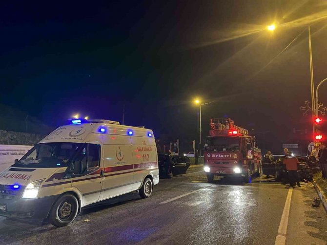İ̇yi̇ Partililer Kazaya Karıştı: 3 Yaralı