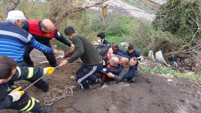 Yaşlı Adam Çöp Toplarken Uçuruma Yuvarlandı