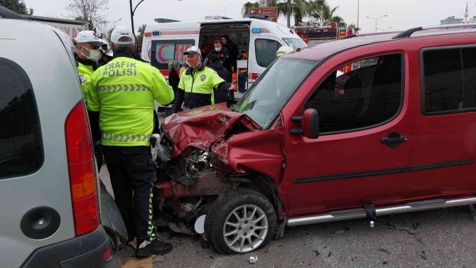 İ̇ftara Giderken Kaza Yaptılar: 2 Yaralı