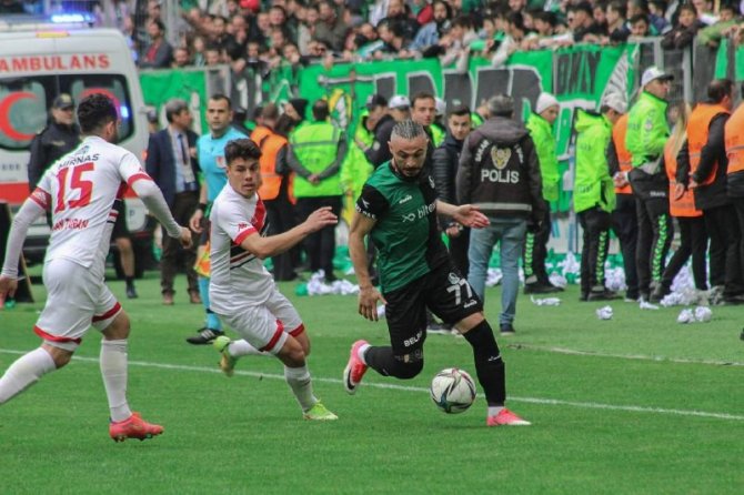 Tff 2. Lig: Sakaryaspor: 3 - Turgutluspor: 0