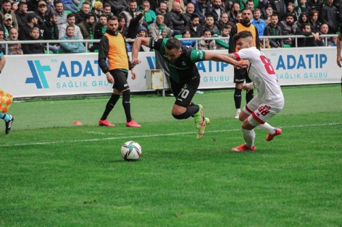 Tff 2. Lig: Sakaryaspor: 3 - Turgutluspor: 0