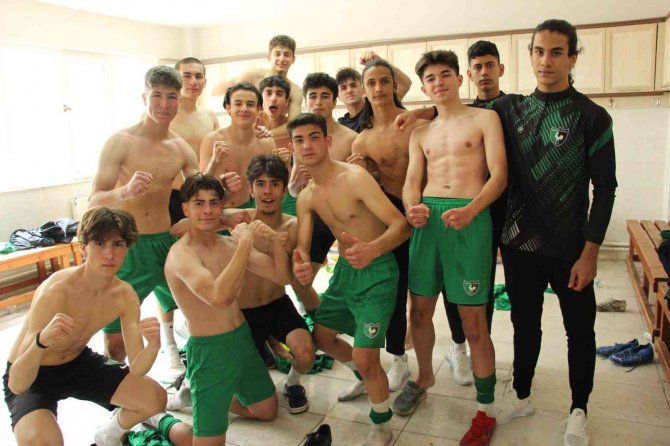 Genç Horozlar, Final Hedeflerine Emin Adımlarla İlerliyor