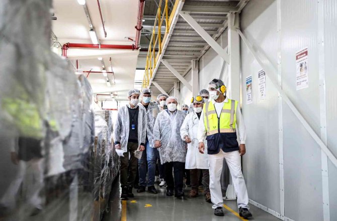 Bakan Varank Şekerleme Üreten Tesiste Gençlerle Bir Araya Geldi