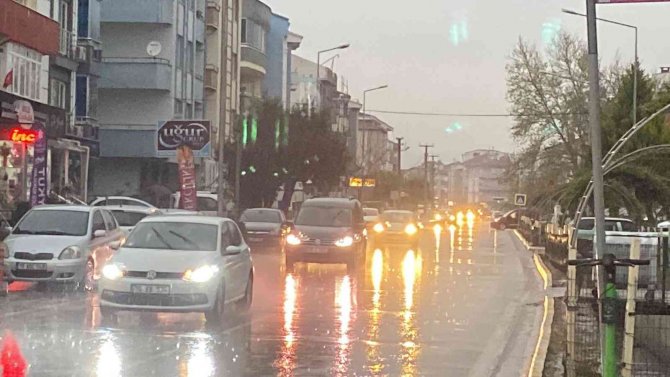 Balıkesir’de Hafta Sonu Beklenen Sağanak Yağış Etkili Oldu